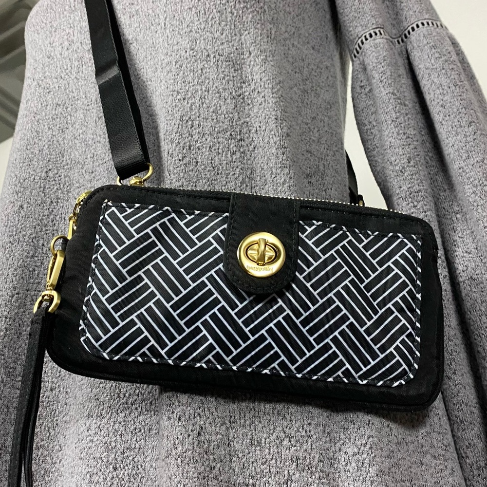 NWOT RFID Baggallini Crossbody Wristlet